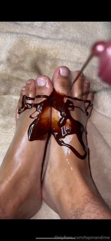 Pouring chocolate syrup on my feet ! Tip 3 for the full vide..