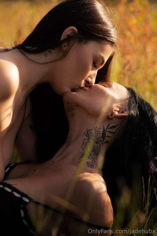 Me and my HOT girlfriend @rileyyfoxx did this photoshoot tog..