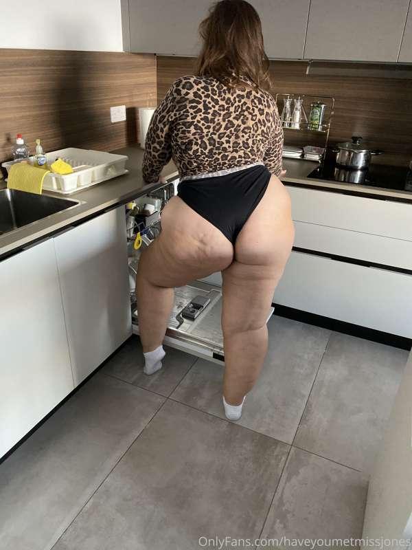 Got caught doing the dishes in my panties 🥺🙊 would you give ..