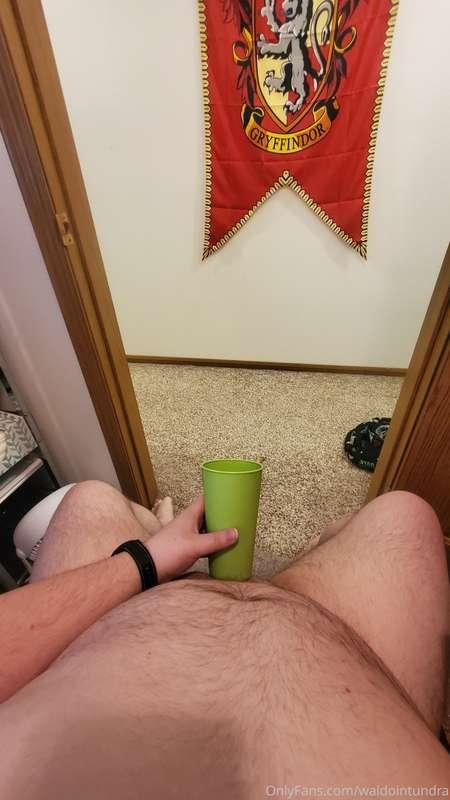 Happy Monday morning friends! My temporary roommate is now g..