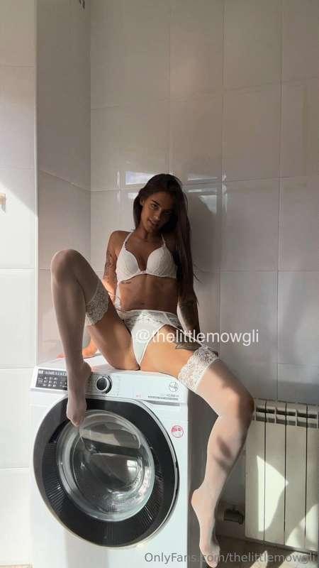 Te pongo una lavadora amor? 💥🥵

Could I do your laundry love..