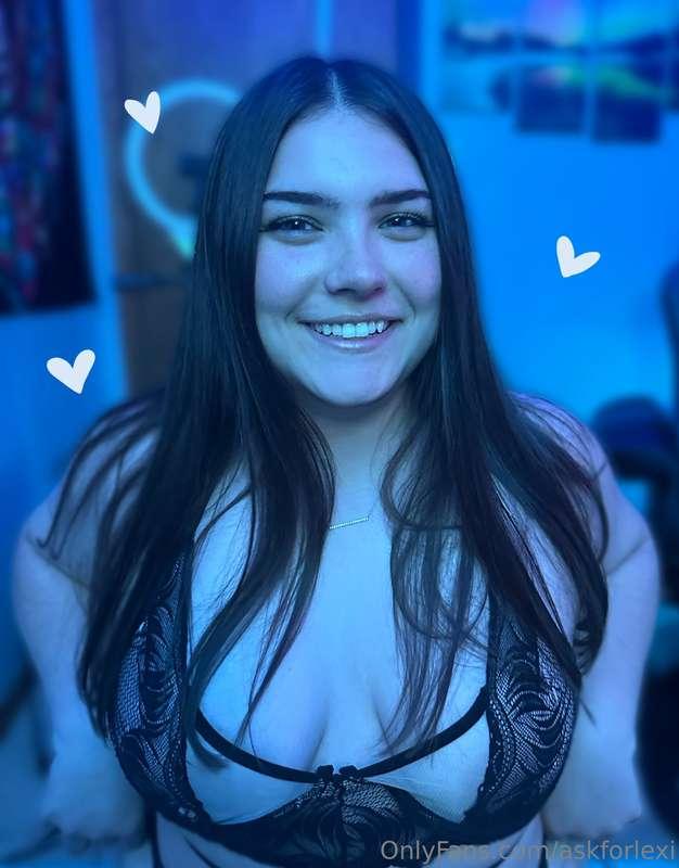 Last nights Live was CRAZY 😝 had fun getting nude and playin..