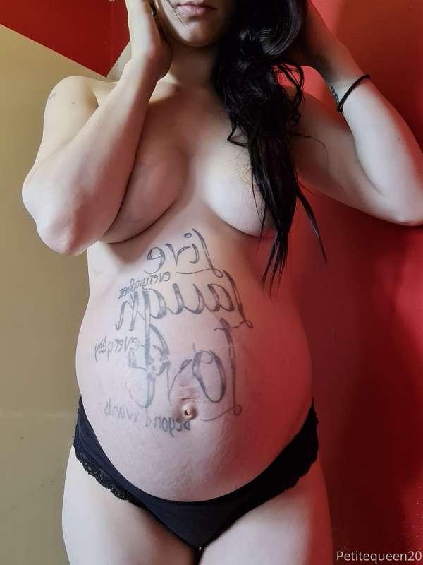 Pregnancy fetish 😳😍