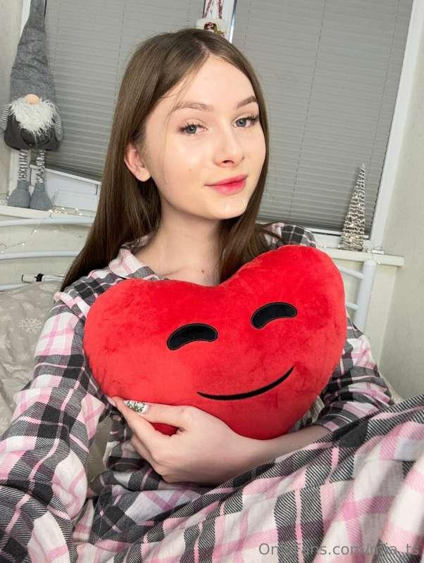 I give you a sweet smile and a heart to make your day better..