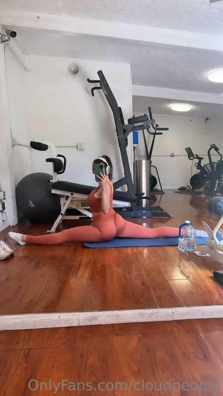 mommy long legs is here to play