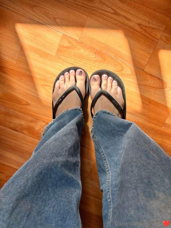 Can I be your Feet Queen? 💗