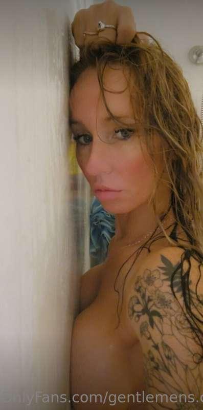 RedHeaded big boobed tattooed slut looking for fun @kandysou..