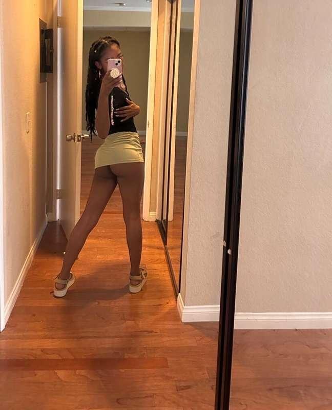 No need for underwear under my skirt 💋