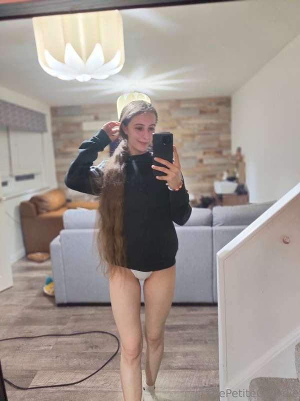 Swipe for titties 😋