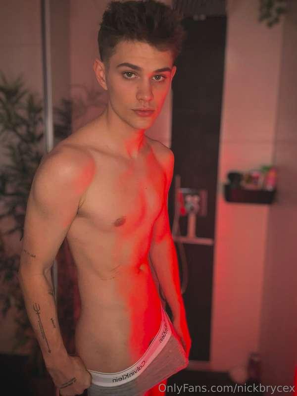 Wanna see my hard duck without my undies🤯😱