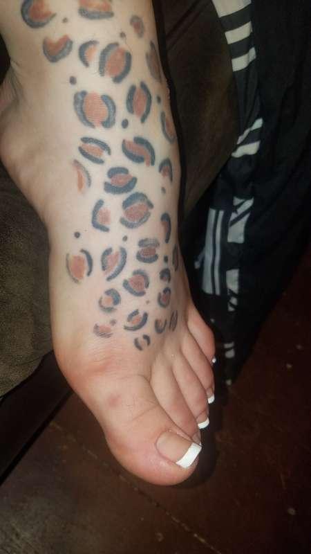 look how cute my french pedicure is.😜#footfetish