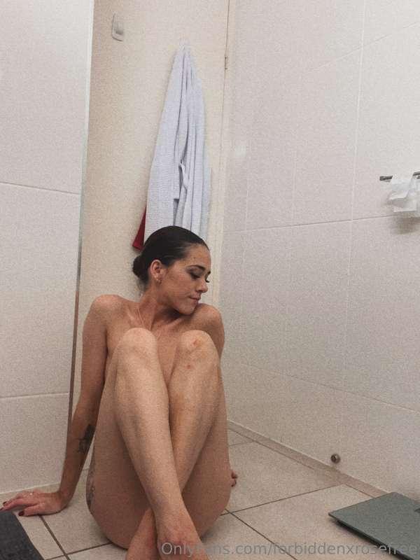 You can tell I like to use my knees a lot 🤭😈 I filmed a lot ..