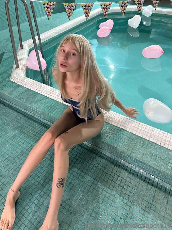 I love being a woman 💕I love feeling eyes tracing the curves..