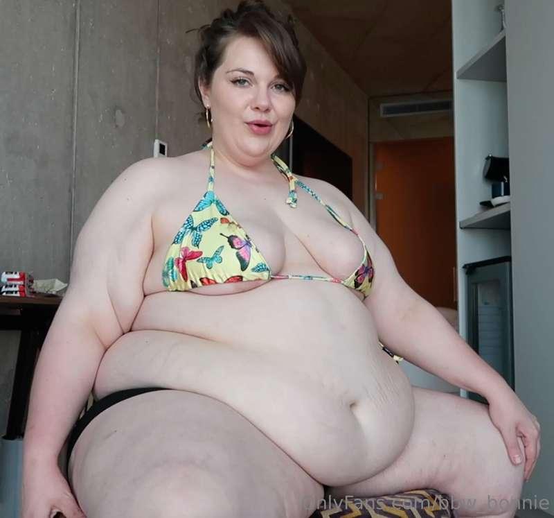 Look how WIDE & utterly HUGE I am now😍 I'm only going to get..