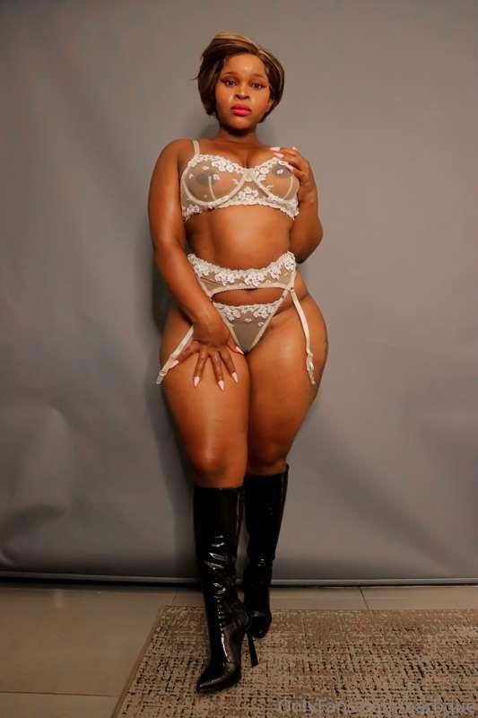 How's your day going on this Monday babe. Send me a dm telli..