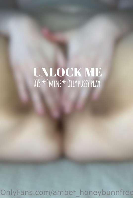 **WATCH (CLOSEUP) AS I PLAY WITH MY FAT OILY PUSSY** 🧴 *That..