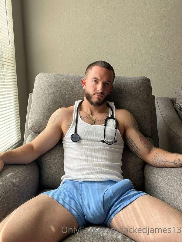 Come have a seat😏