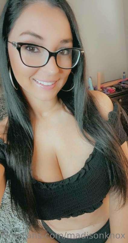 🔥 My Hottest Offer Yet—$3 VIP! 🔥 @madisonknoxvip Over 12,600..