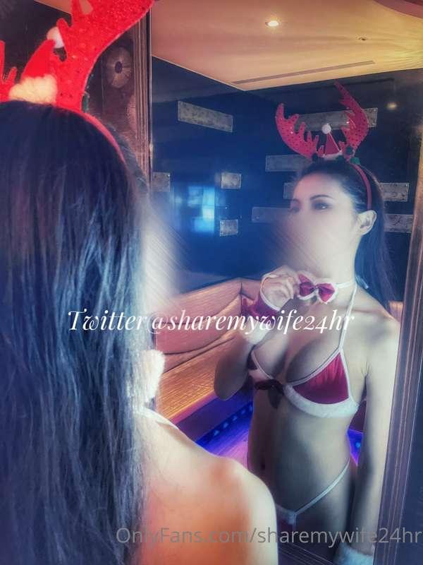 剛剛趕熊小孩們上床去睡覺後，小聲的問老公今天晚上有戲嗎？結果老公立馬比著自己的腰說道，今天腰有點不舒服，沒錯果然又找理由..