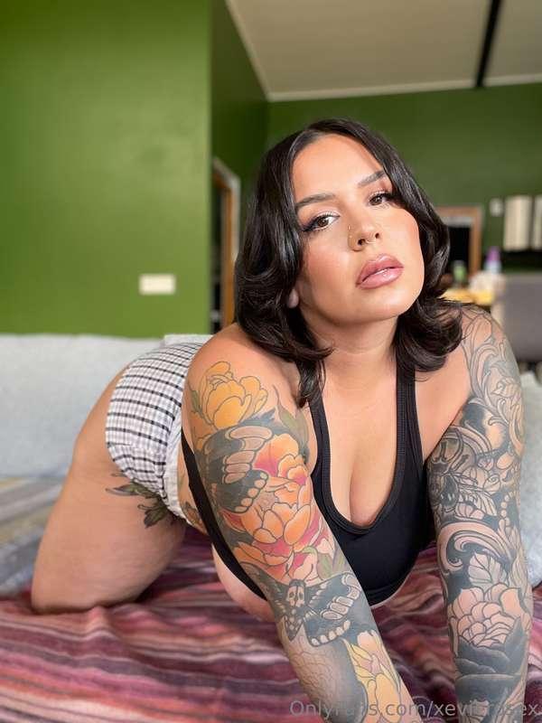 Down on all fours! What are you gonna do about it? 😏