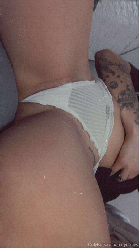 Some sneak peaks of the fun i have on Snapchat😇🌹👻