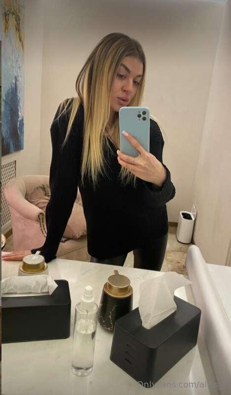 🌟 In the reflection of the mirror, behold a vision of sheer ..