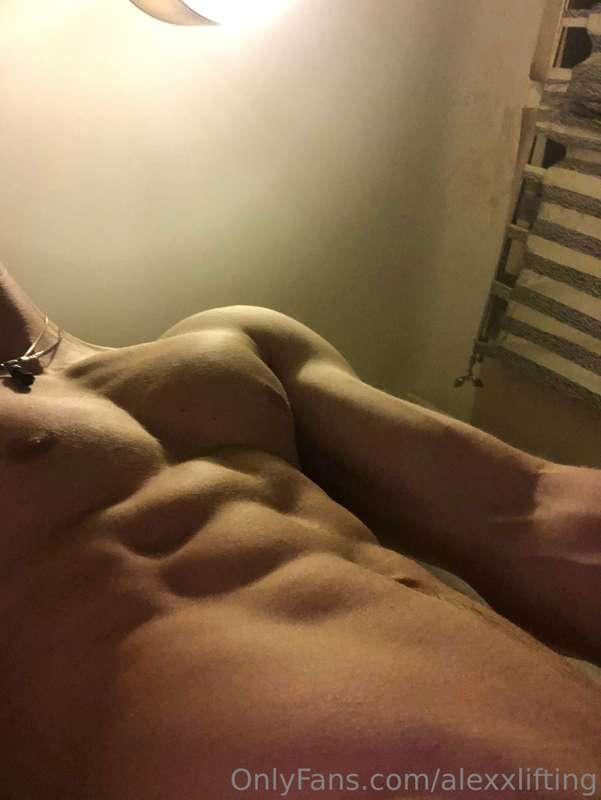 How Is Your Week Going? Wanna See What’s A Little Lower? 👀🍆