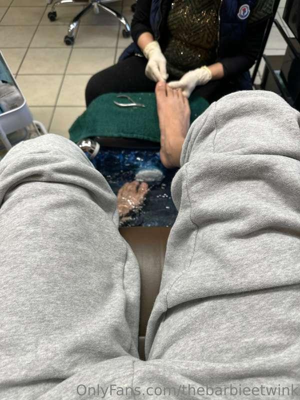 getting a pedicure tip $10 for a foot job video right now in..