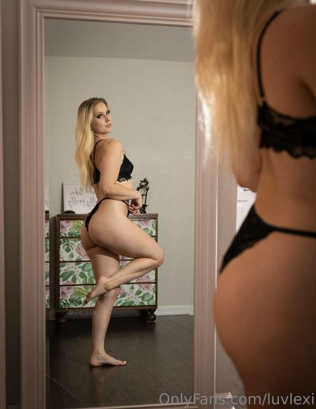Happy Sunday I hope you’re having a great weekend 🖤

📸 ig: i..