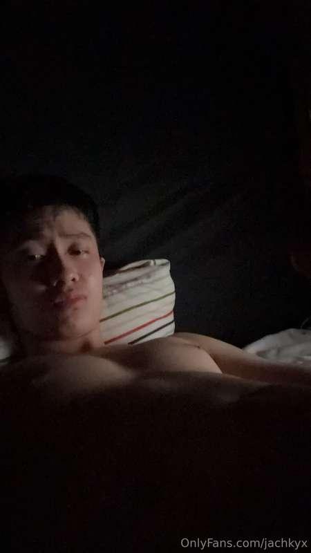 fuck feeling so hot in bed rn