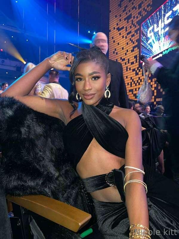 What do you think about my outfit for the AVN award show ? ♥..