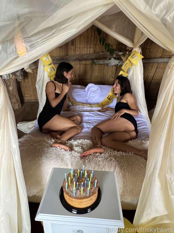 friskytwins image #4