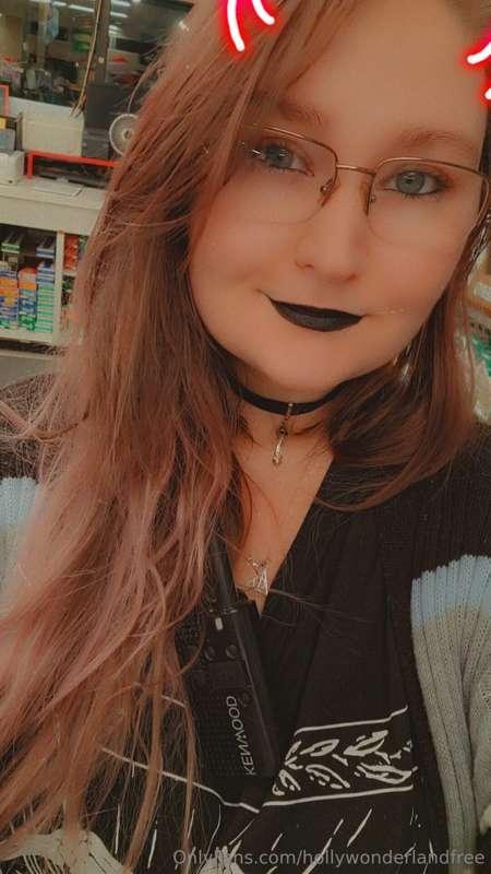 Happy Halloween ♡ who wants to see me covered in cum tonight..