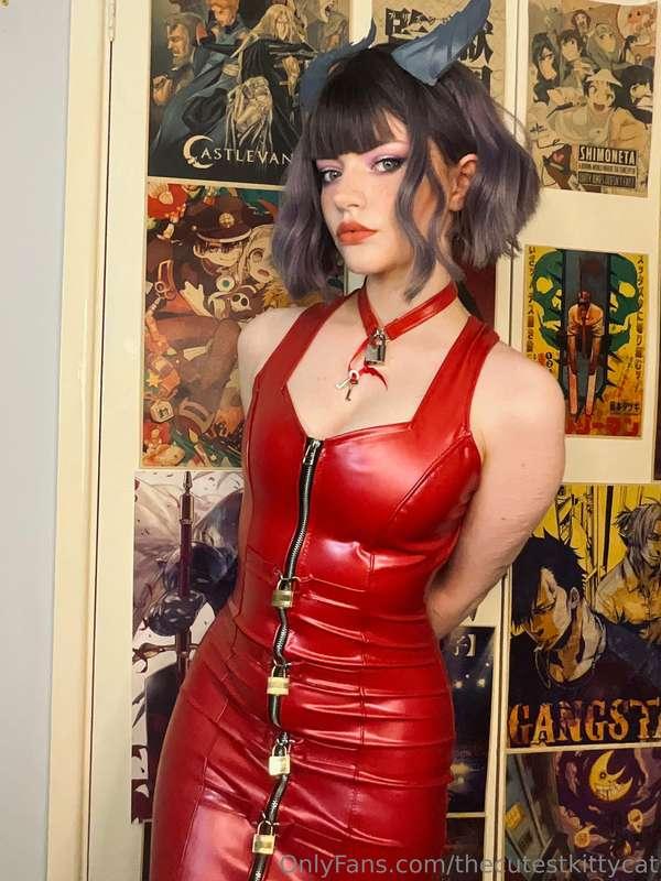 Locked in my red latex dress ❤️ Misfitz creates their latex ..