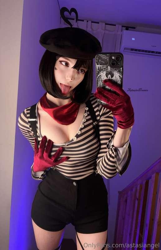 Guess how naughty I am right now ;) 