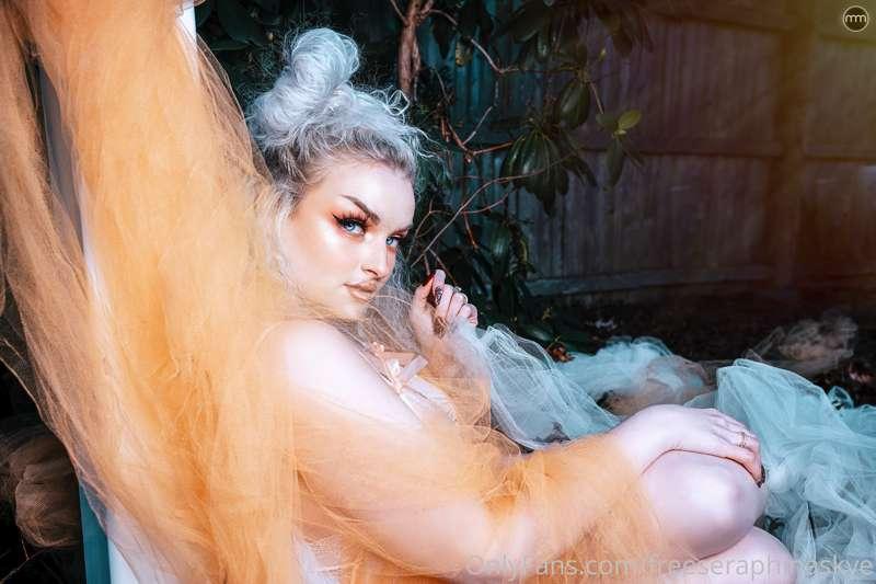 ~peachy fluff~ 🍑🧡✨

photo by Miss Mischief