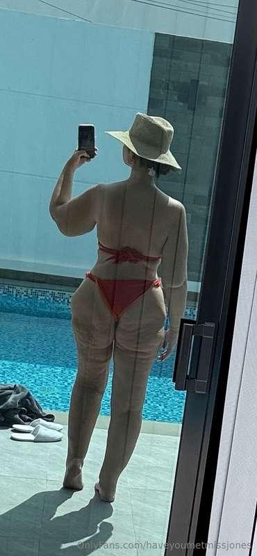 From behind🥰