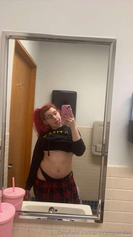 pics of me in the bathroom, i felt kinda cute.  do u like my..