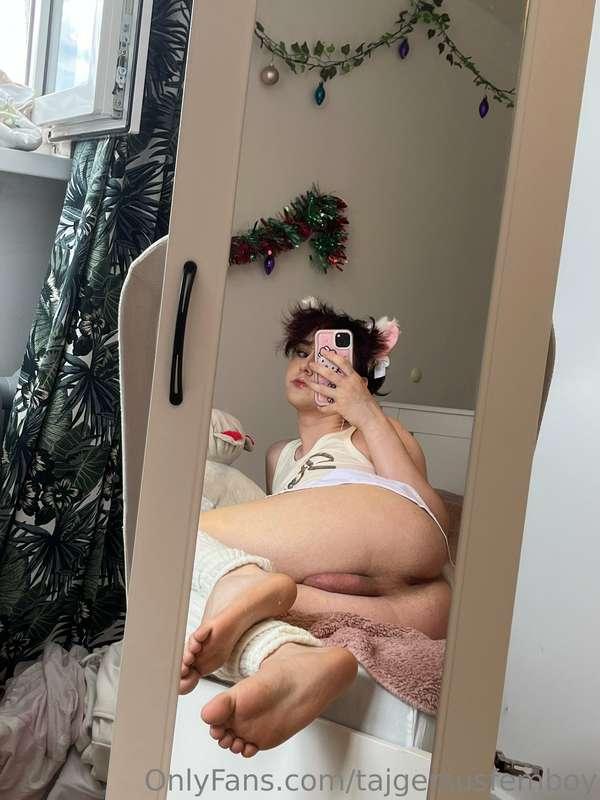 no wig this time, but my butt still lokin cute 🥰🥰