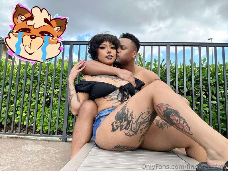 Kissing in porn👍🏾😘  Follow my VIP page @finnysplayhouse for ..