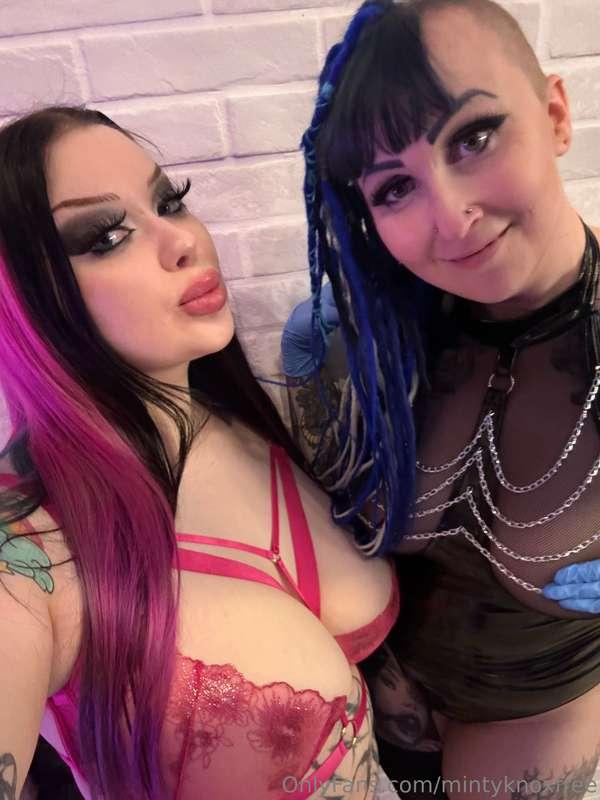 Olin @misshoto n kanssa kuvailemassa 🥰 Millaista materiaalia..