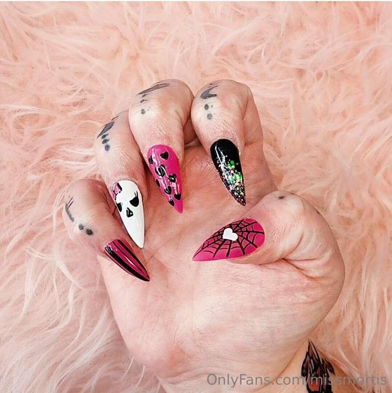 Nails matching my bathing suit for the Sacramento pure Plus ..