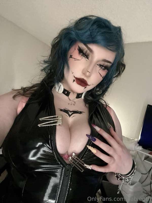 Should I do a full shoot with this look?