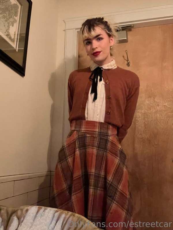 how do you like my vintage outfit?
would you take me to the ..