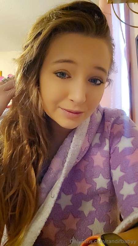 Good morning watch me massage, spit and play with my tits 