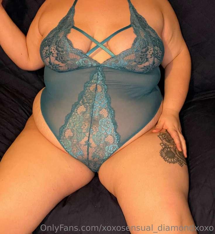 Tight little teal body suit! 🥵