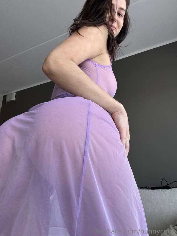 Do you think this dress suits my curves? 😋