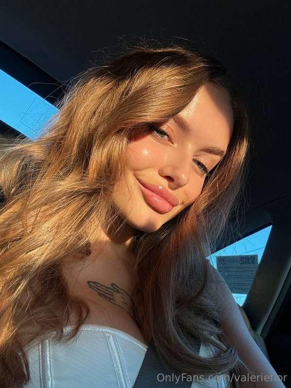 They say that plump lips are much nicer to kiss than thin li..