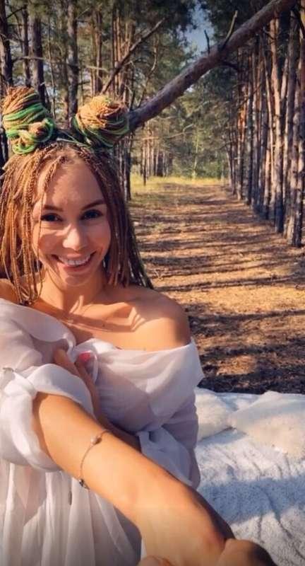 Sex in the wild? Sounds great, but let's go inside😍