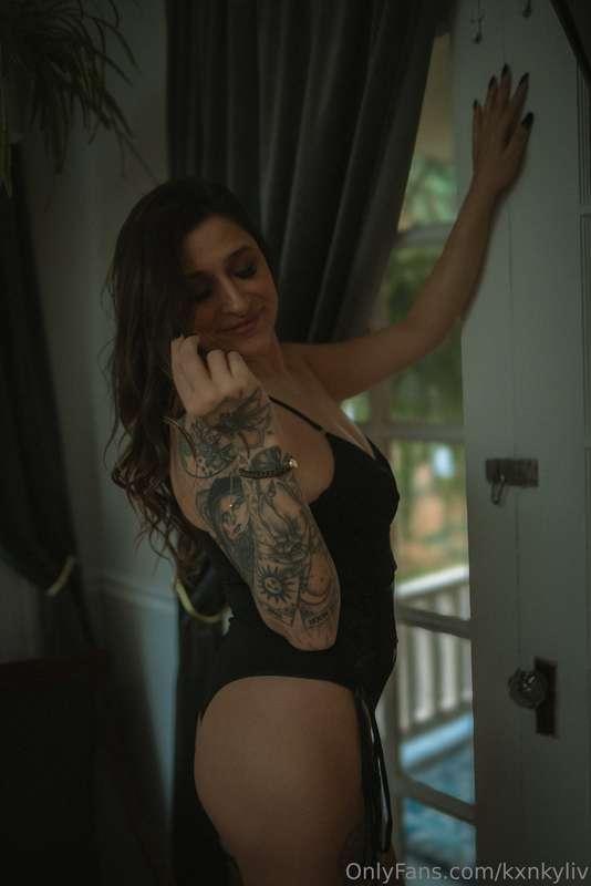 This pussy needs to be stretched so fucking hard.